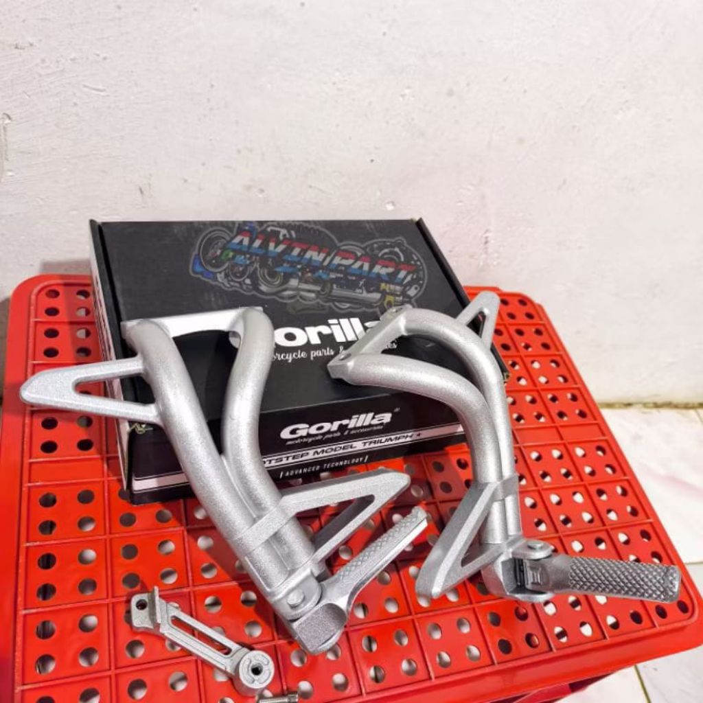 Footstep Triumph Triple RS Set Breket Knalpot Bostep Triumph Postep Triumph Import Detail Original t