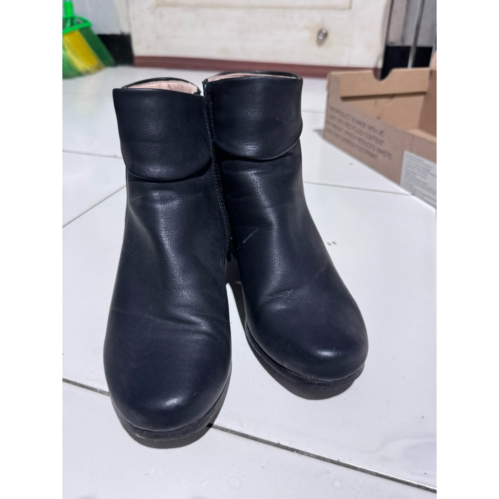 Sepatu Boots Laviola