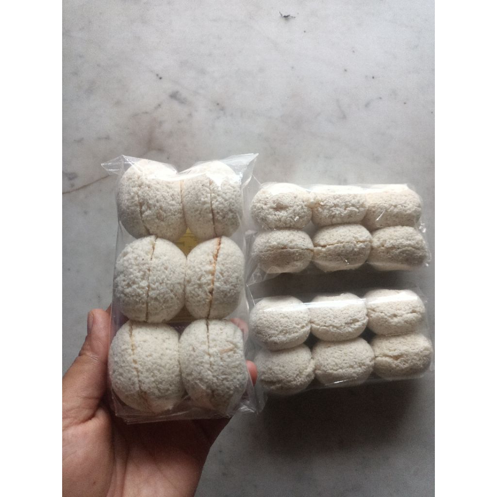 

3 Bungkus Kue Putu khas Minang - Cemilan Manis Jadul dari Ranah Minang