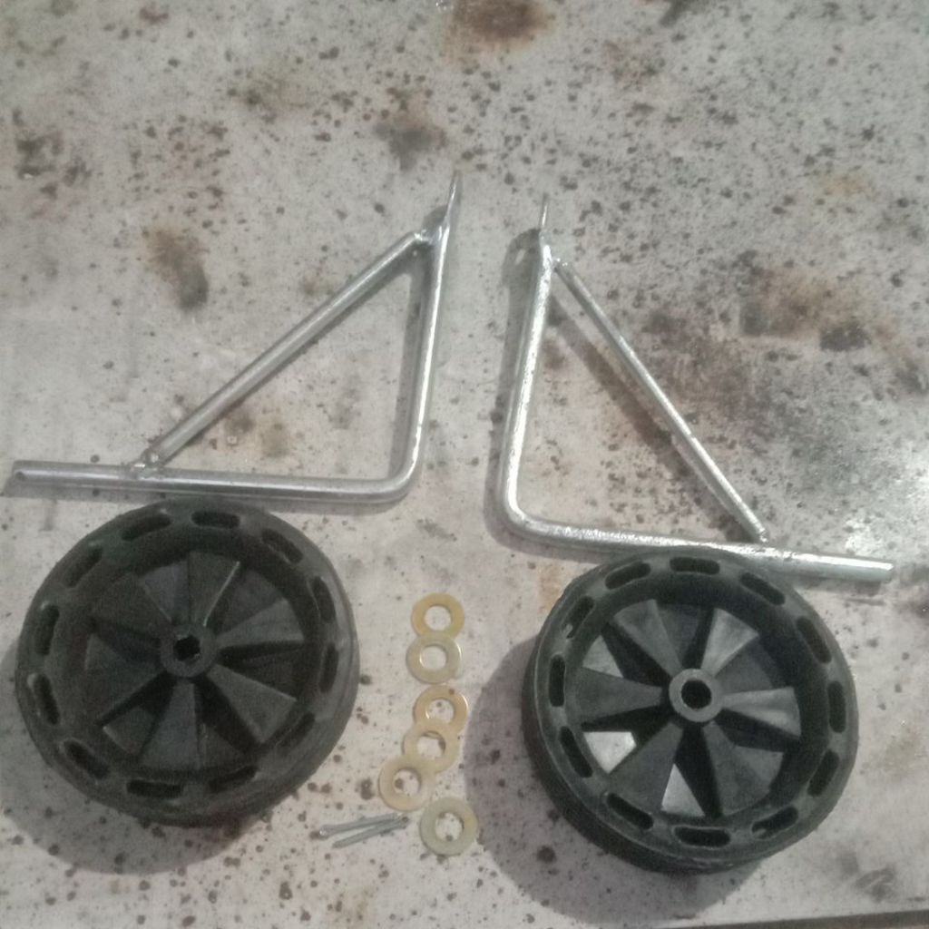 1set roda bantu sepeda anak,bikinan dari besi bulat,padat kuat