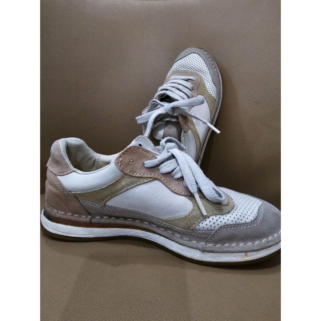 Sepatu Wanita Sneakers Clarks