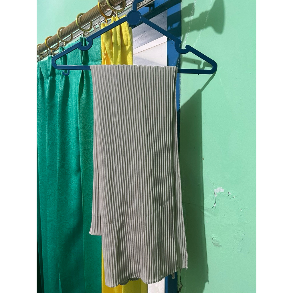 Preloved kerudung plisket warna pink kecoklatan