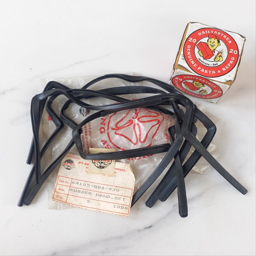 KARET VISOR WINDSHIELD WINDSIL HONDA ASTREA 800 ASDAP ORIGINAL ORI ASLI 84105-GB6-930