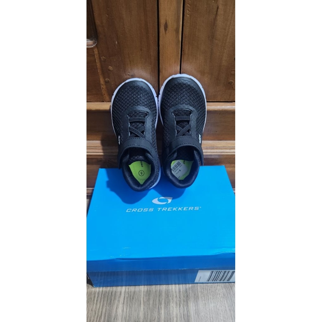 Cross Trekkers Black size 8 insole 14.9cm