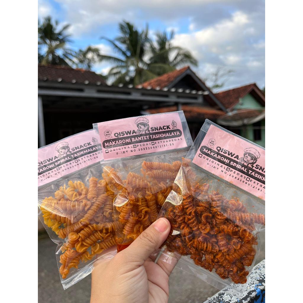 

MAKARONI KRIWIL (SPIRAL) 40GR ORIGINAL PEDAS EXTRA PEDAS DAUN JERUK QISWA SNACK