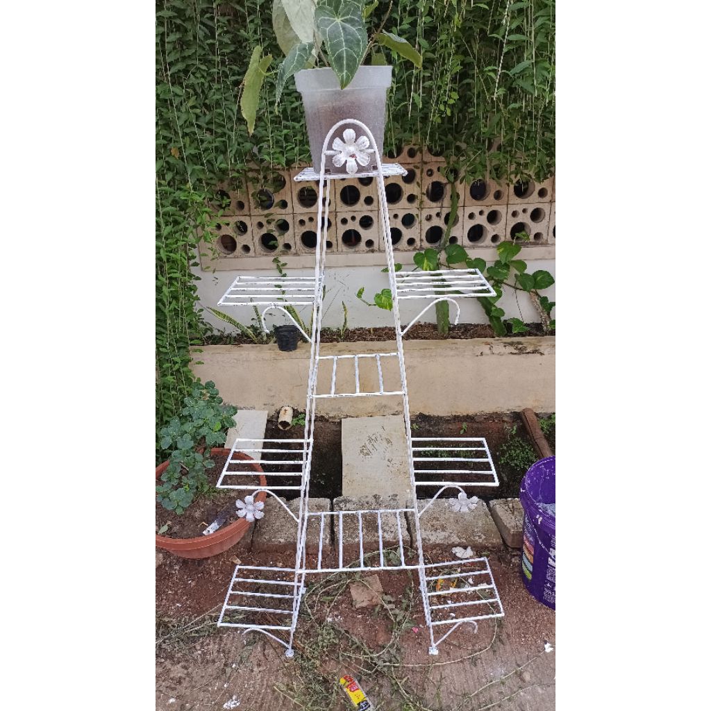 Rak Tanaman Besi Standing 9 Susun Pot Bekas