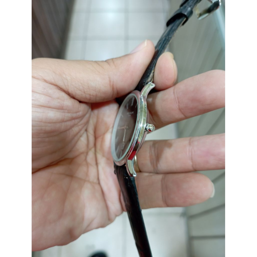 jam tangan pria Biar hitam elegan tipis dan detail sebagai fungsi baik strap ip