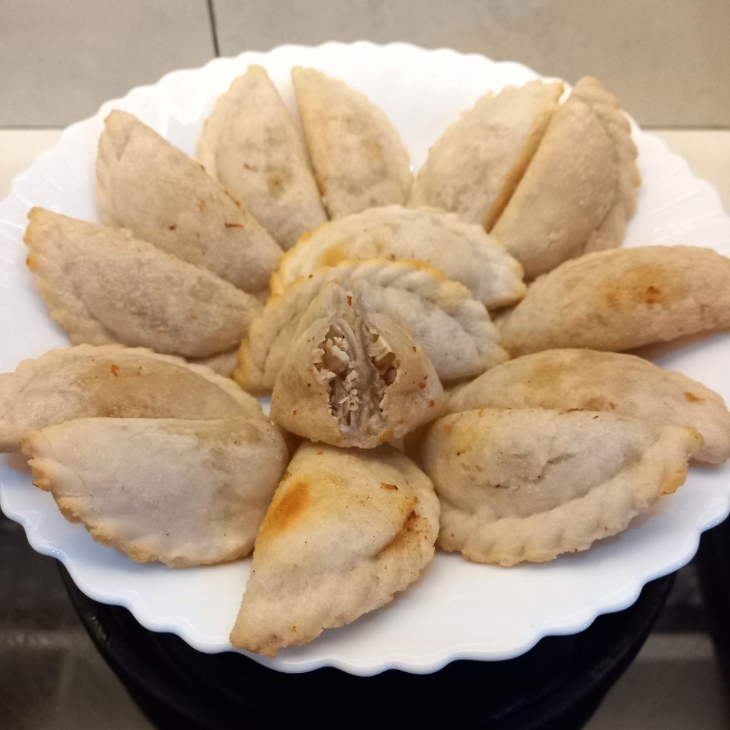 

CIRENG JAKTIM CIRENG ISI AYAM SUWIR PEDAS SEDANG DAN BAKSO ISI 10PCS, UKURAN 7CM