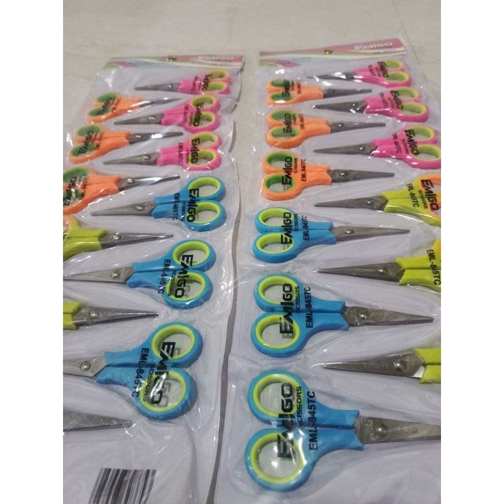 

Gunting merek emigo ukuran kecil