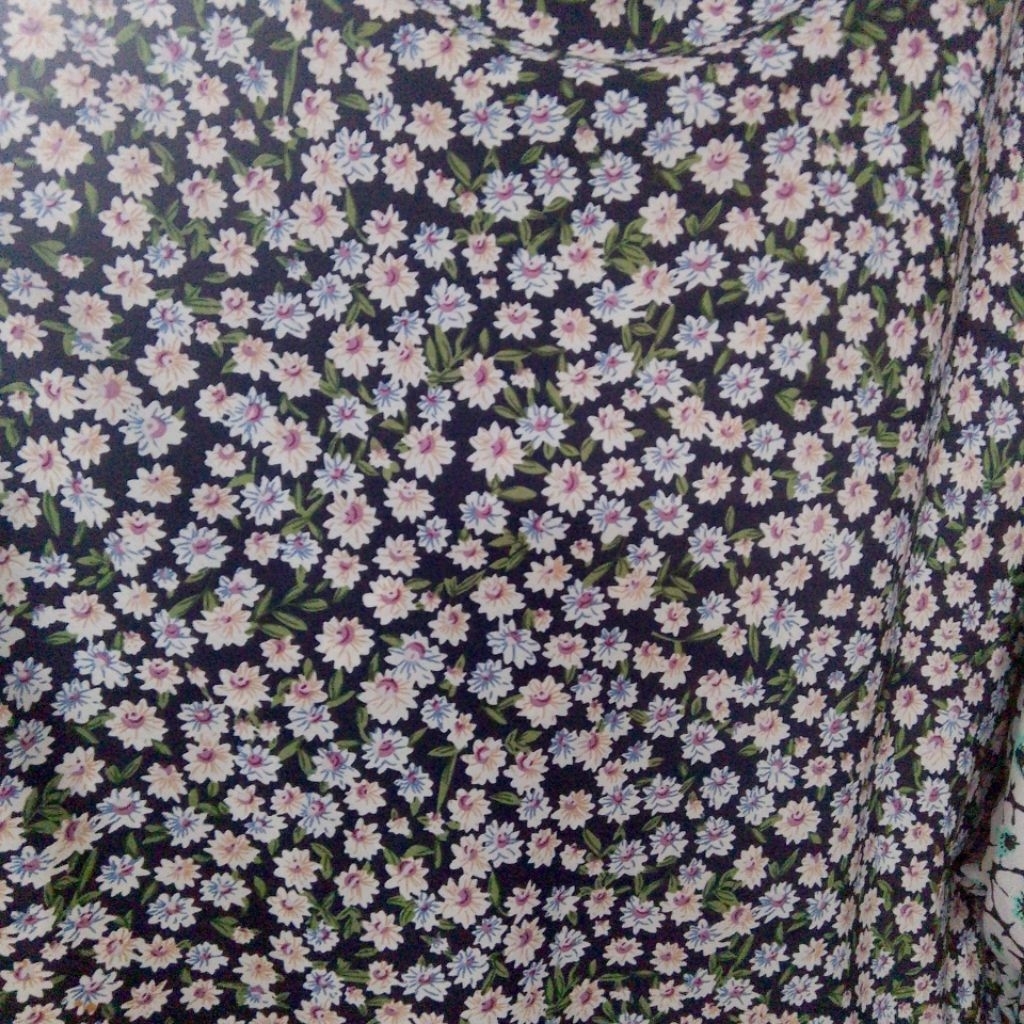 Kain Wolfis Motif Bunga Kecil Premium – Bahan Adem, Jatuh, Tidak Menerawang – Lebar 150cm mt