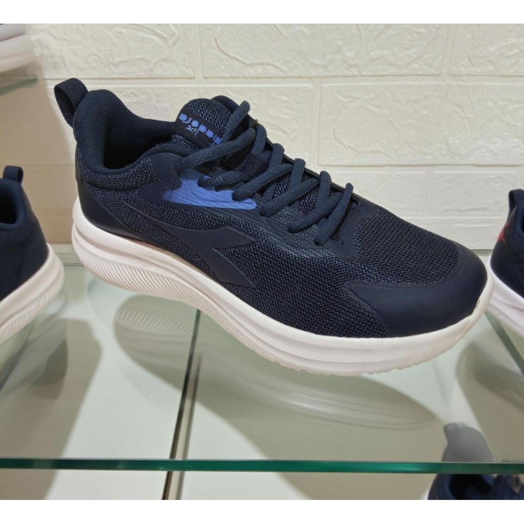 Diadora Sepatu Pria Warna Navy Original