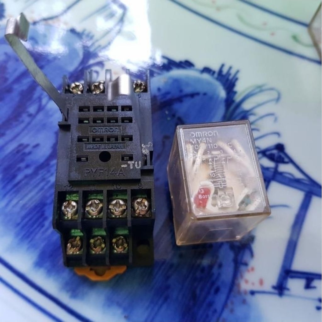 MY4N and Relay Socket PYF14A / Potter Brumfield Relay 14 pin 4PDT 24VDC 1/10 HP 3A # KH5055 / KH4703