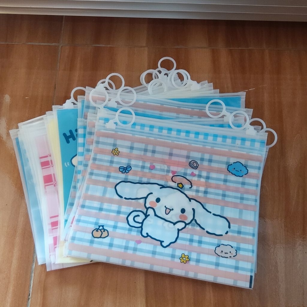 

Kotak pensil transparan motif lucu (1 BIJI)