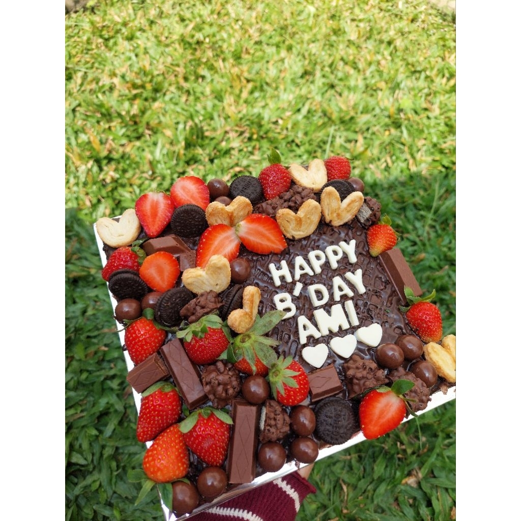 

BROWNIES HIAS 20X20CM DESAIN A