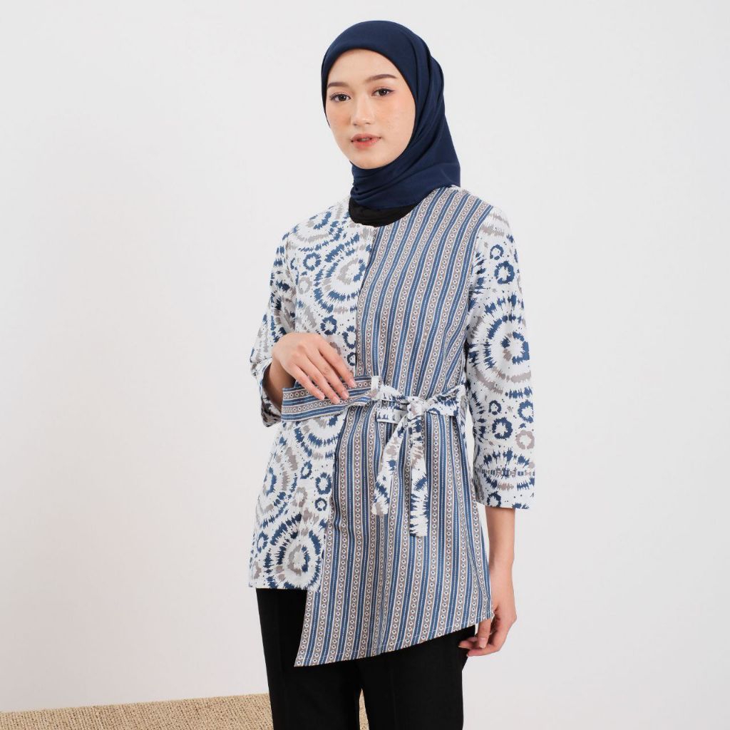 ATASAN BAJU BATIK WANITA KANTOR LENGAN PANJANG 7/8 MOTIF CIBORI BIRU