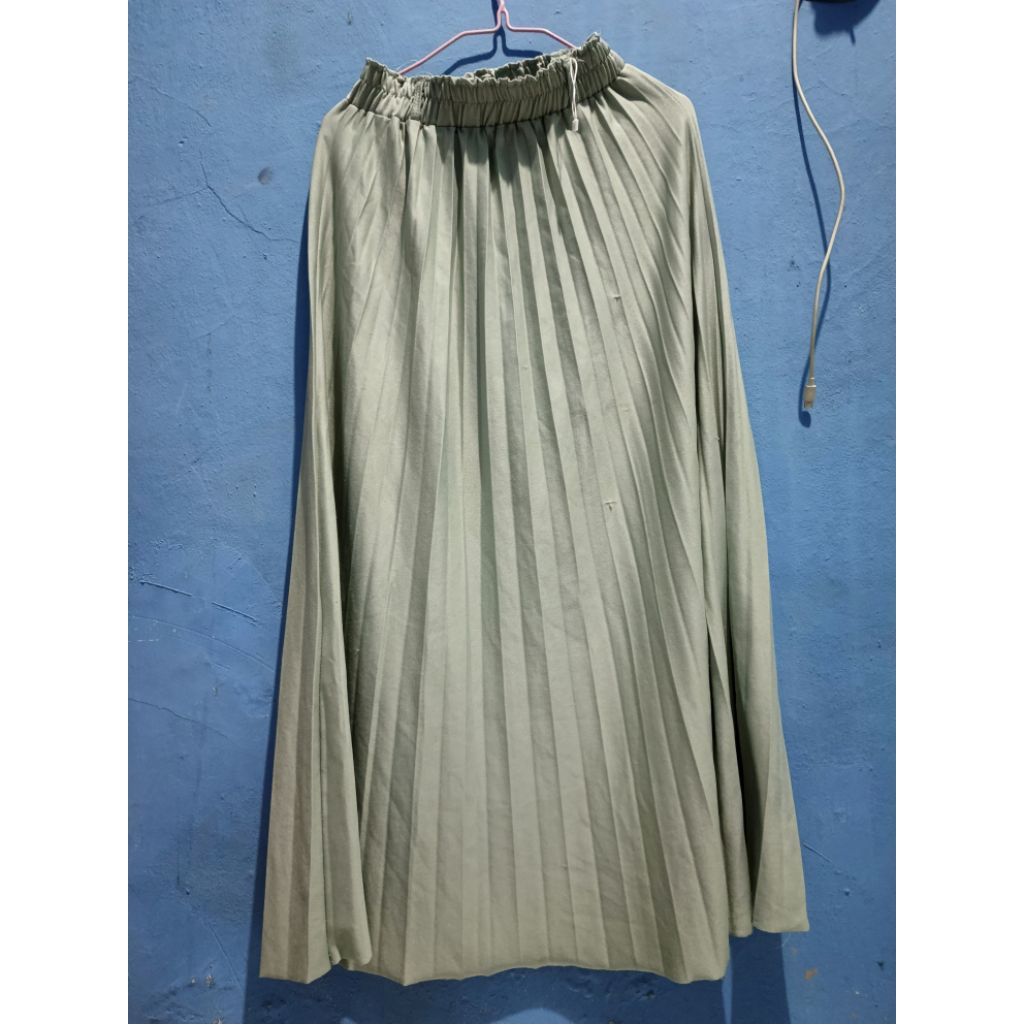 PRELOVED rok plisket mint premium