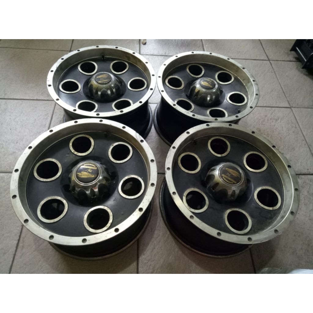 4 buah velg ring 15x8inch lobang 6 pcd 139.7 DOP LENGKAP