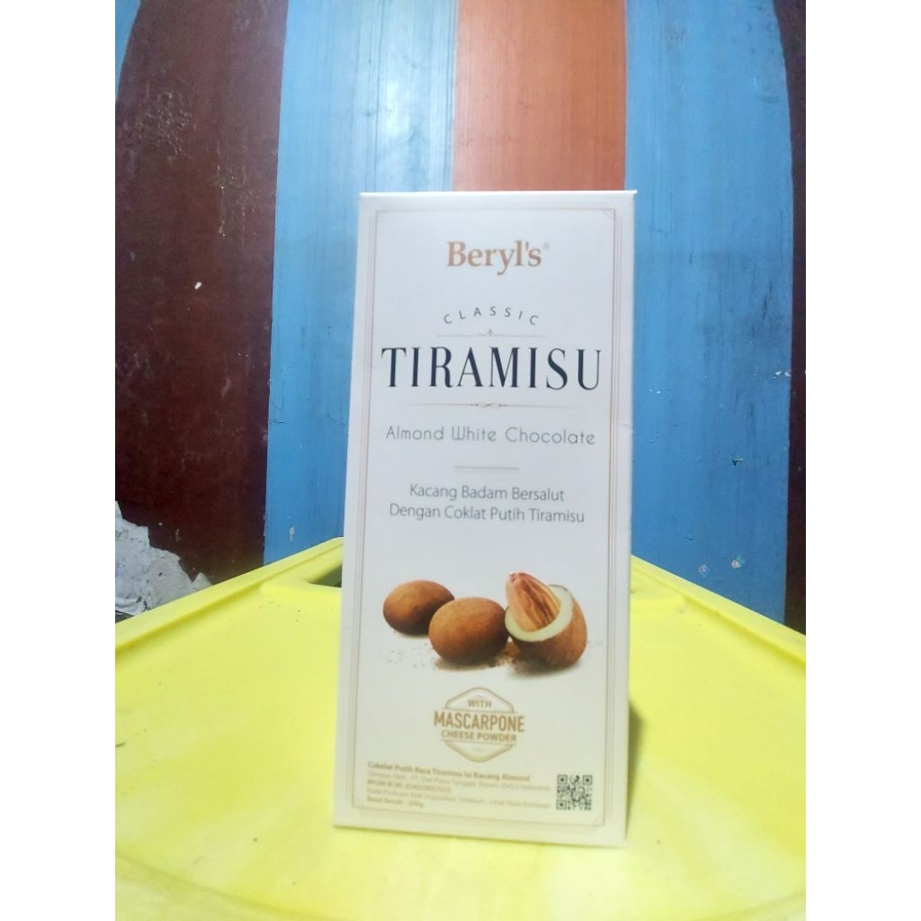 

Beryl's Classic Tiramisu Almond White Chocolate 200gram Beryls Almond White Chocolate Kacang Hazelnut Bersalut dengan Coklat Putih Tiramisu