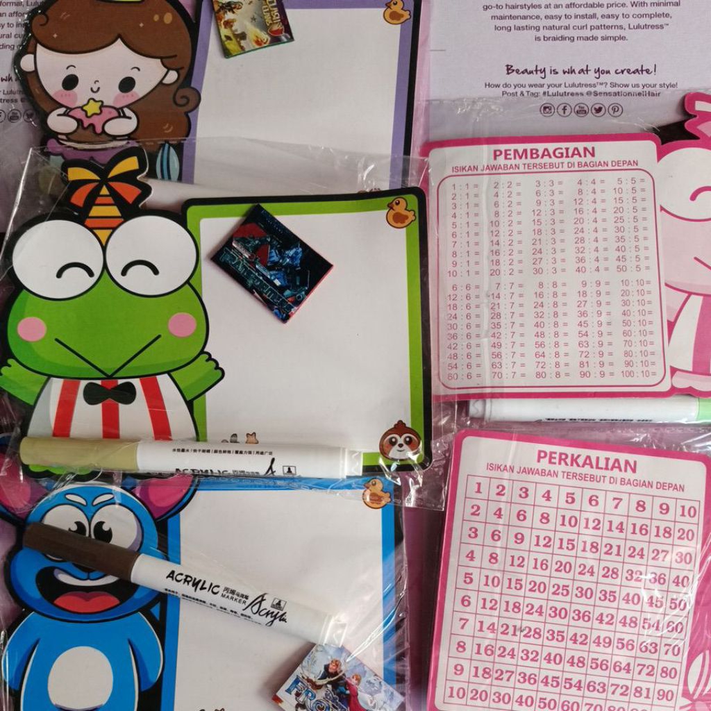 

mainan papan tulis karakter + spidol 20 pcs