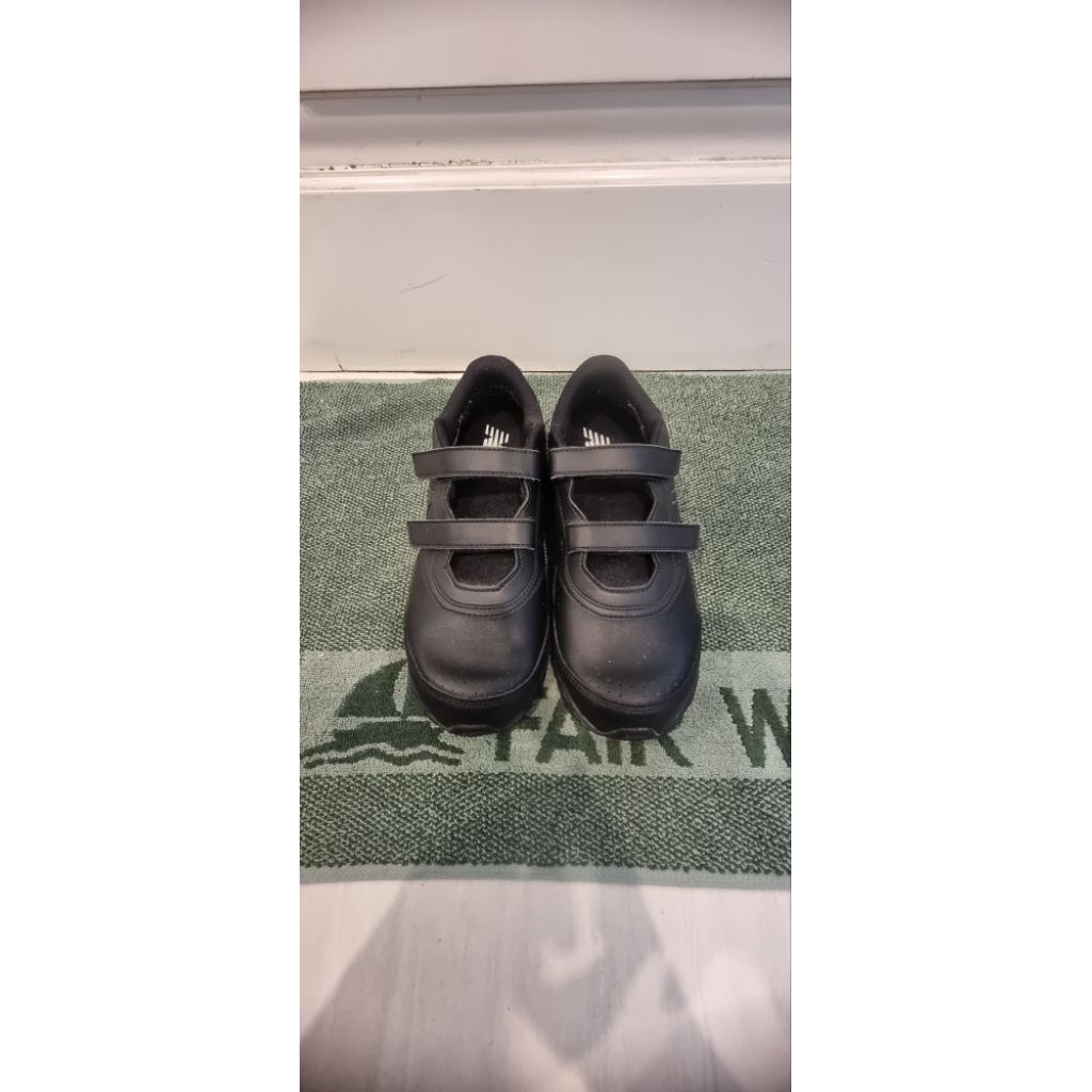 S-11 Sepatu sneakers 680 size 40 used bekas ori