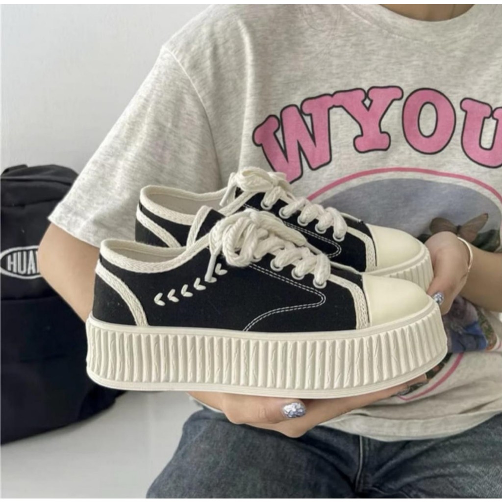 Sepatu Sneakers Canvas Wanita Korea Sepatu Tali Wanita Sepatu Sekolah Wanita Sepatu Hitam Putih