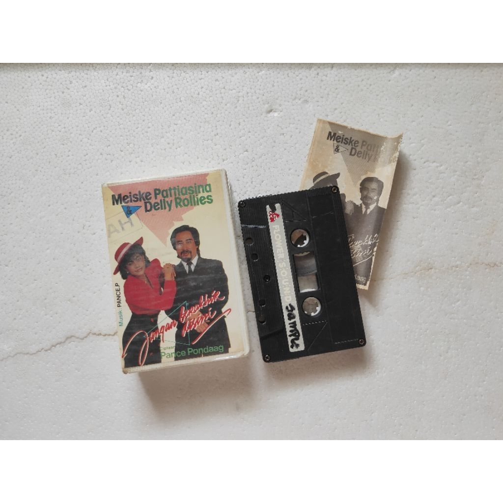 kaset pita jazz pop rock MEISKE PATTIASINA DELLY ROLLIES jangan berakhir disini