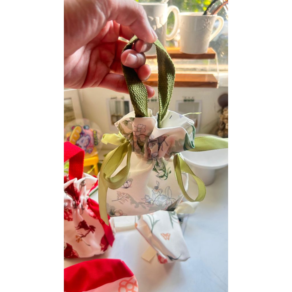 

Tas Kado – Gift Bag Lucu Cocok untuk Souvenir & Hadiah