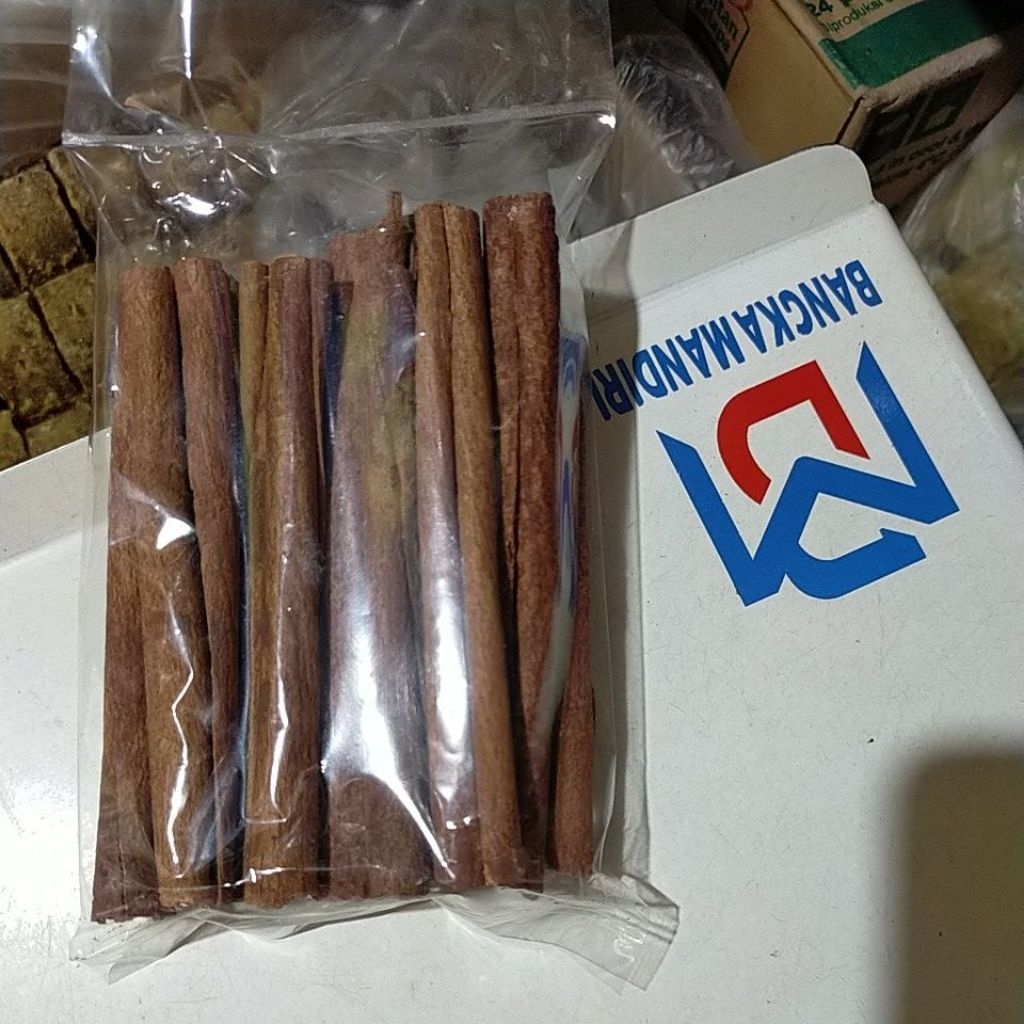 

kayu manis [ kulit kayu manis cinamon] 1 ons/100gram