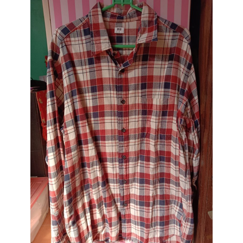 Uniqlo Kemeja Flannel Merah Putih Size L