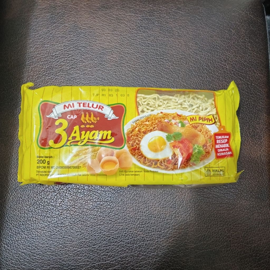 

Mie Telur Cap Tiga Ayam 200 gram