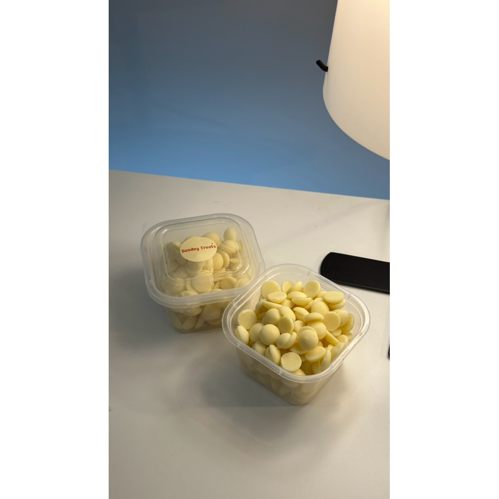 

White Chocolate Coin Callets Callebaut W2 Premium Repack 100gr | Cokelat Putih Baking Belgia Untuk Kue & Dessert