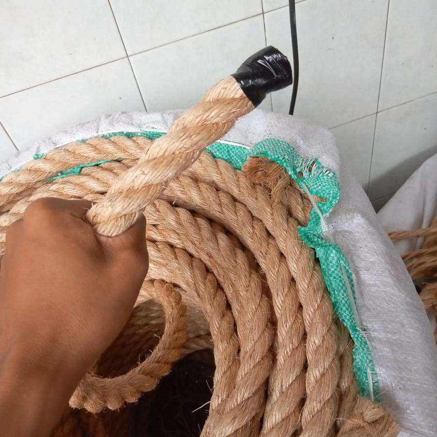 

Tali Tambang Besar Dagung Manila 16mm Hrg Per Meter Manila Goni Dadung Tampar Kapal / Tali Kapal Utk Panjat Tiang Pln