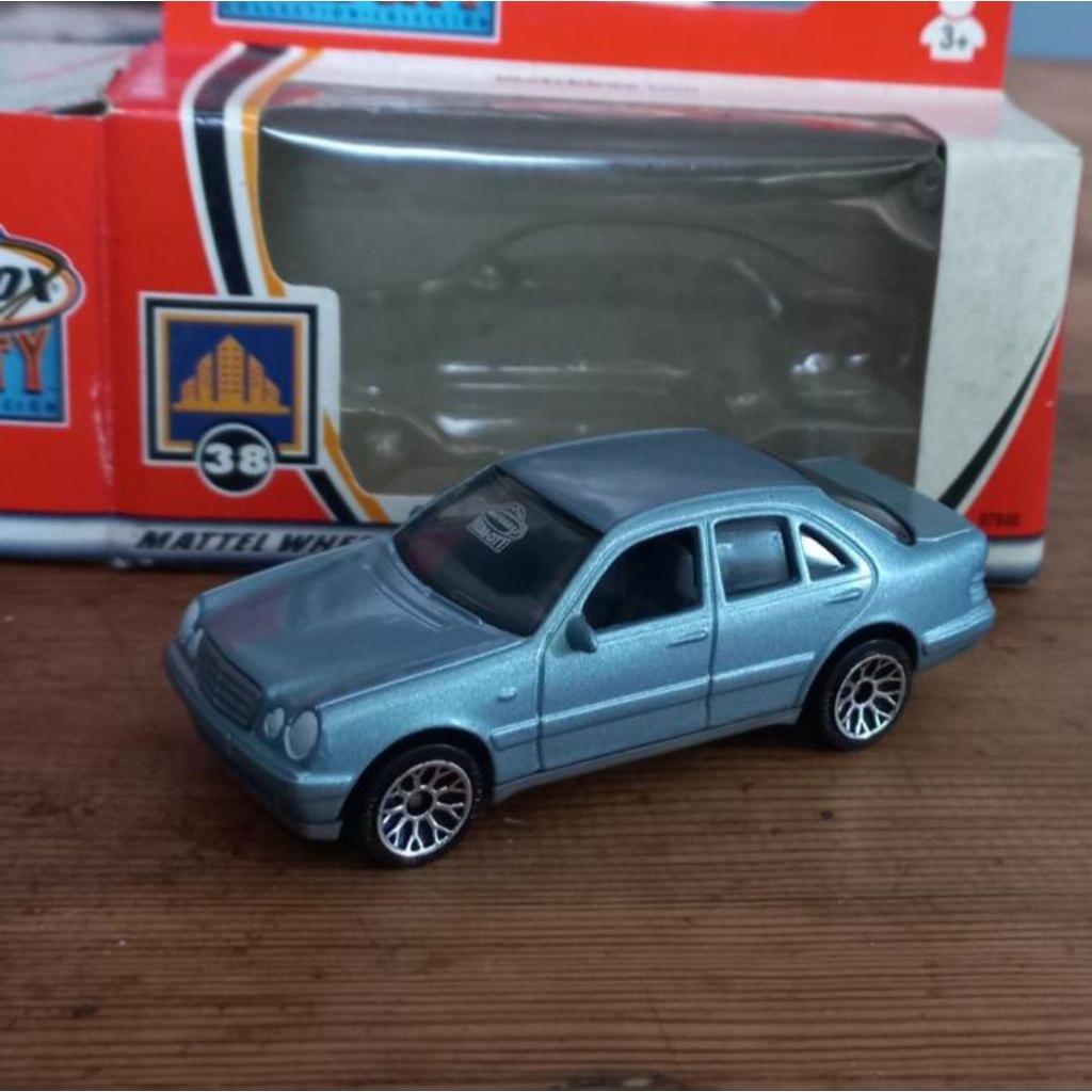 matchbox mercedes benz e class hero city loose diecast (t)