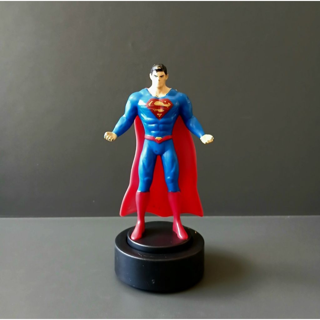 mainan figure Superman