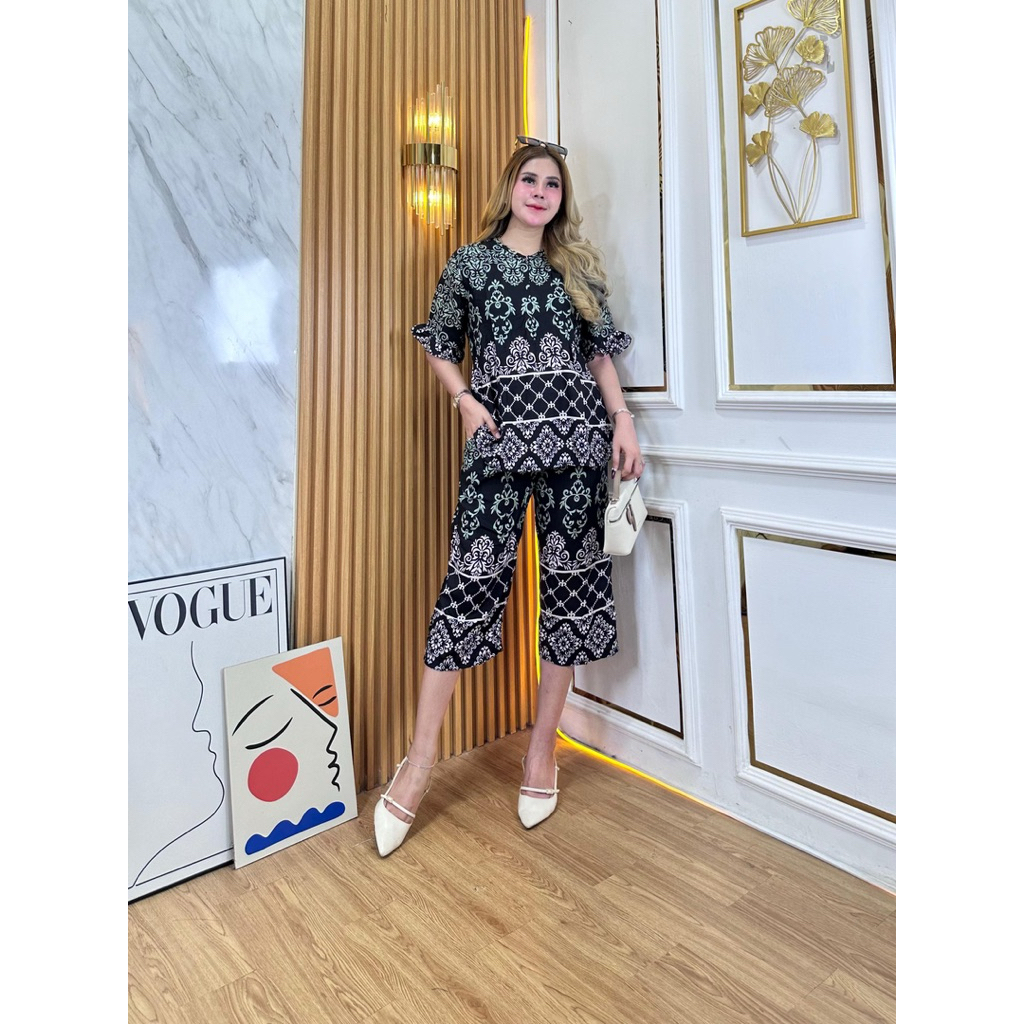 Batik Modern Wanita-Setelan Atasan Ruffle + Kulot Motif Etnik Nyaman Dan Stylish Untuk Sehari-Hari
