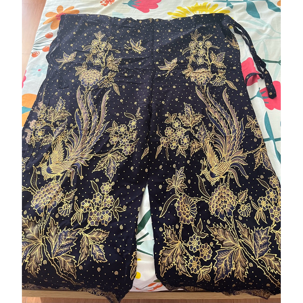 Celana lilit kain bali