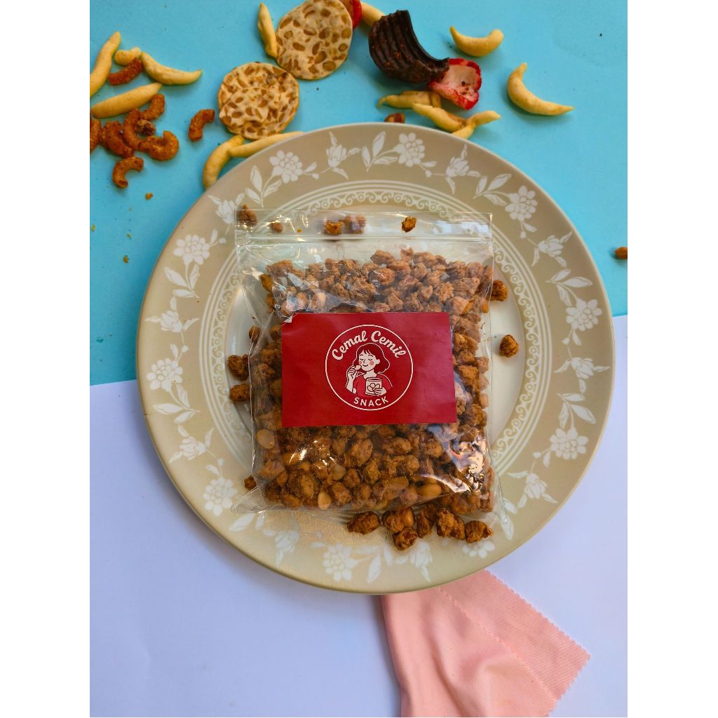 

Cemal Cemil Kacang Kribo | Kacang Rempah Gurih Renyah | Snack Kacang Balado / Pedas Manis / Rempeyek Kering Viral 200/400/500 Gram.