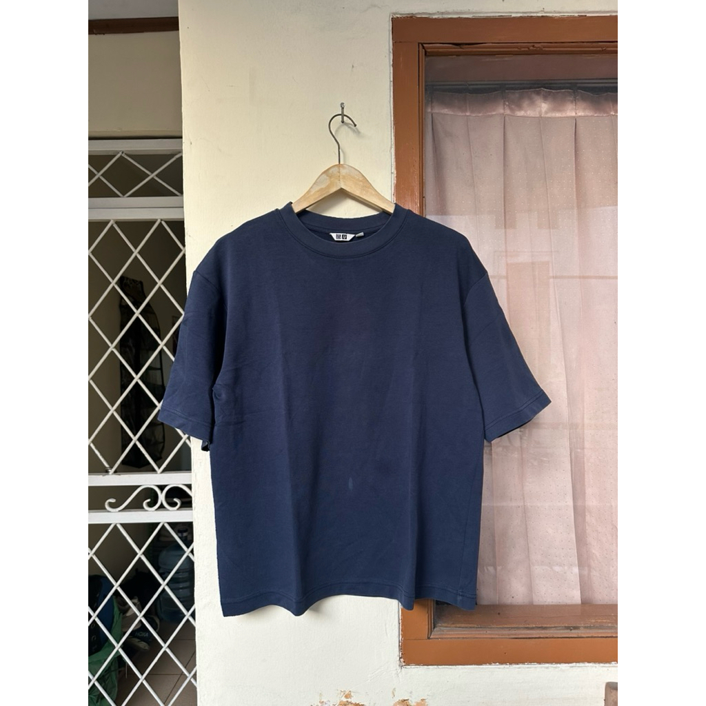 baju kaos uniqlo oversize size fit m ke l navy lengan pendek second bekas preloved thrift