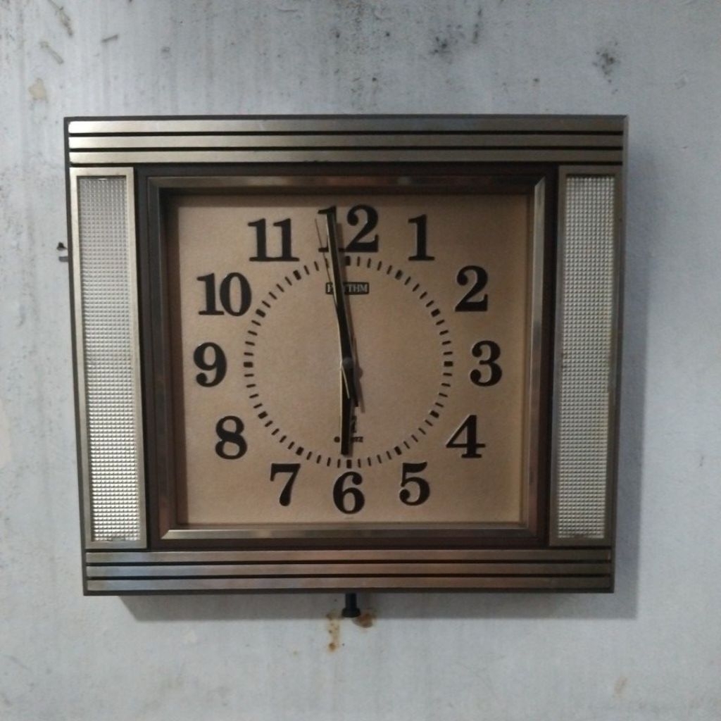 jam dinding transistor jadul Rhythm japan