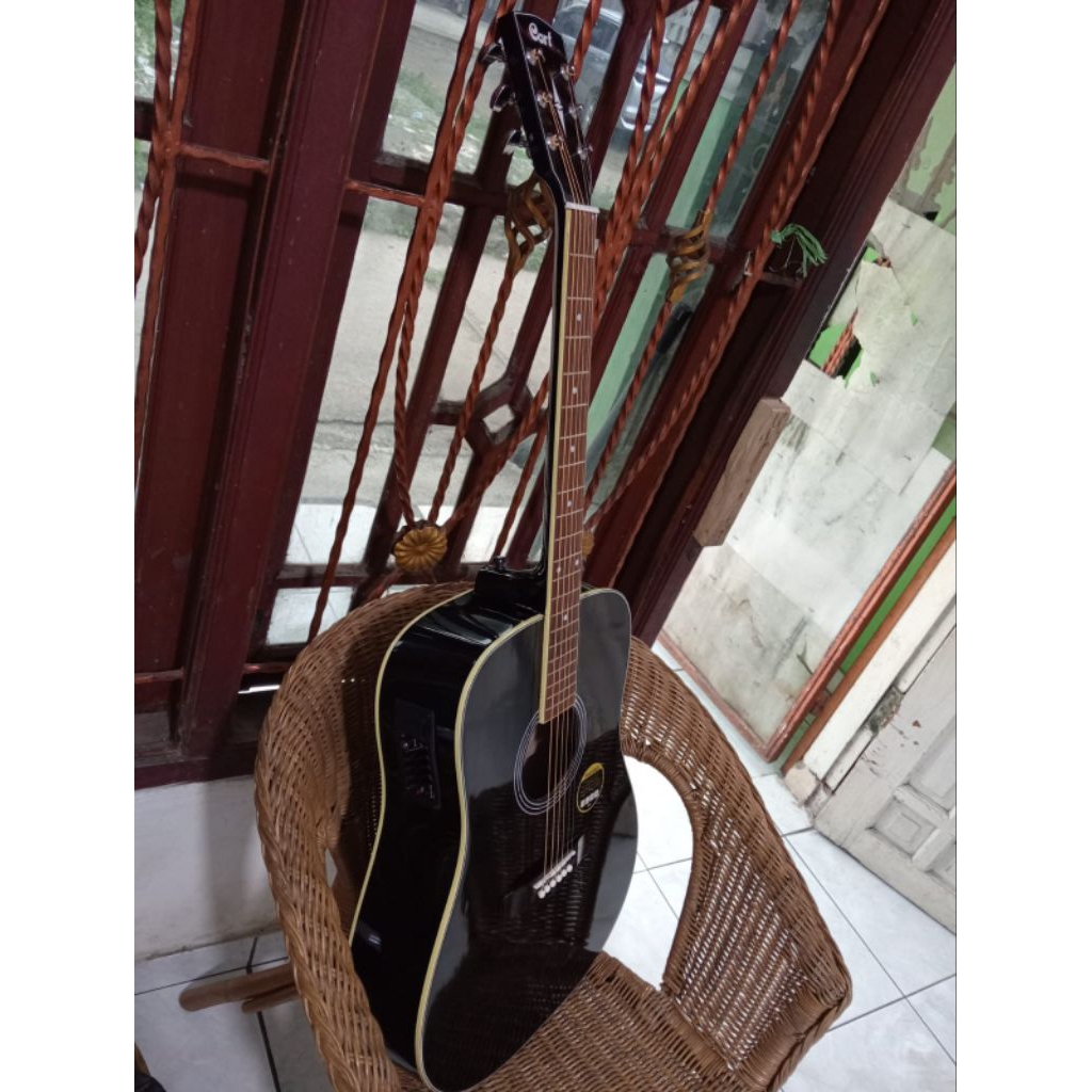 Gitar akustik elektrik cort jumbo/sudah tanam besi/gitar custom