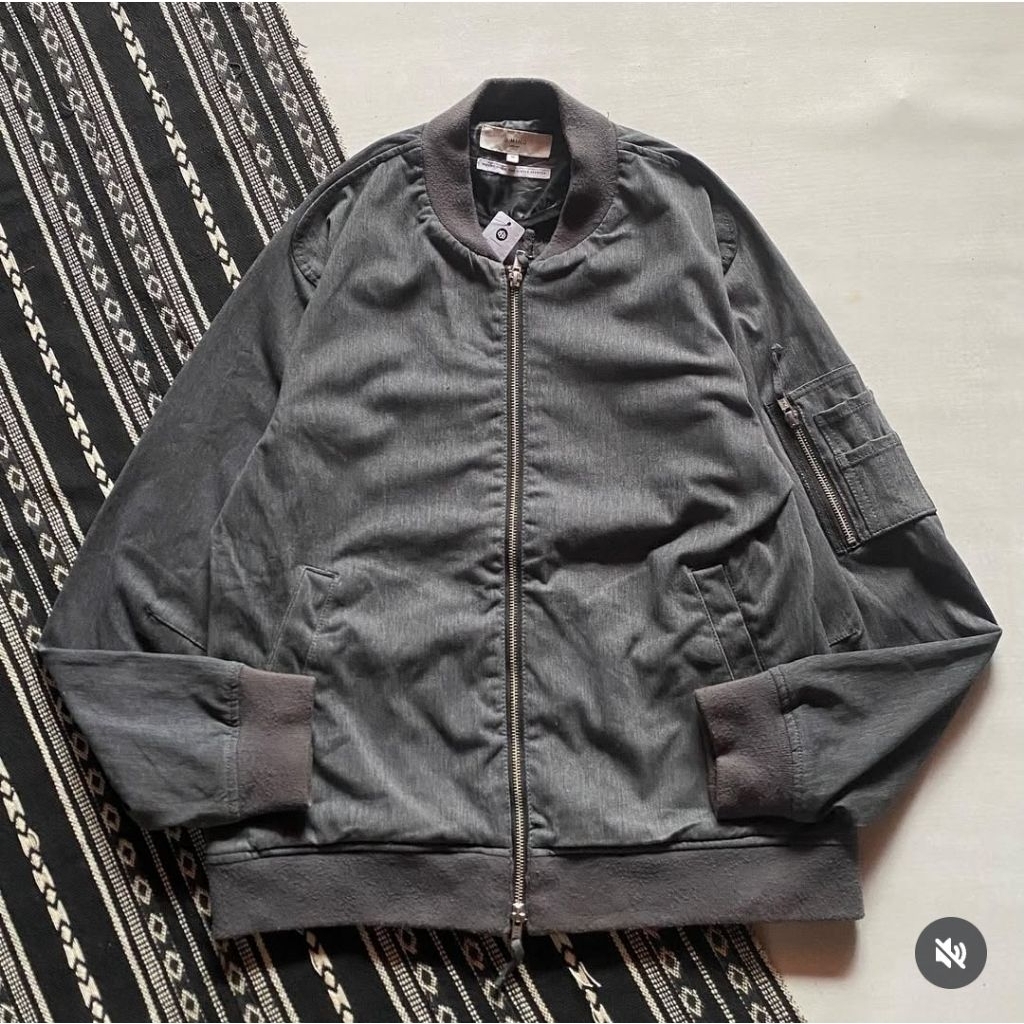 Preloved Bakulan Secondbrand Jaket Bomber Beams