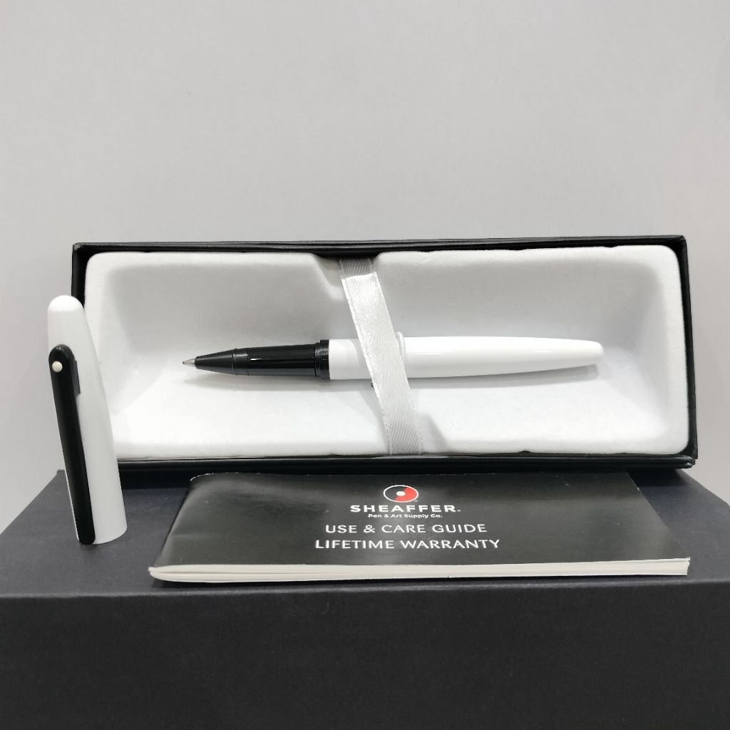 

Sheaffer VFM White Roller ball/ SiGN Pen