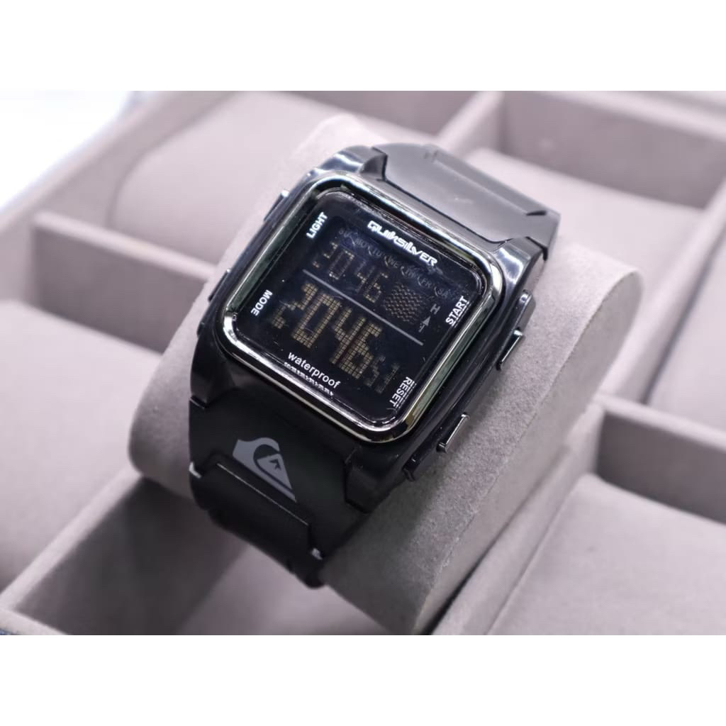 SM(QS-35 JAM TANGAN PRIA SPORTY DIGITAL ANTI AIR BAHAN RUBBER DIAMETER 45MM