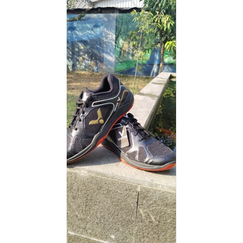 sepatu badminton Victor