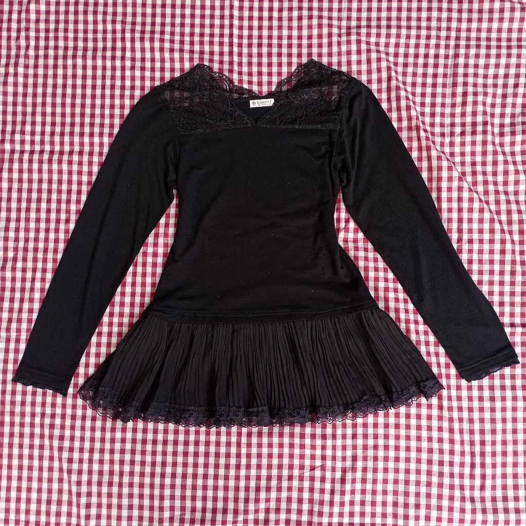 preloved axes femme gothic grunge dark black lace over jeans one set brukat skirt velvet