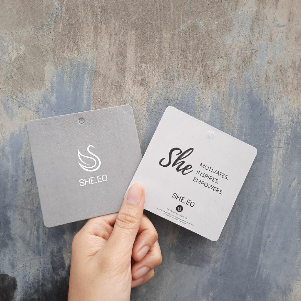 

Hangtag ivory tebal premium 700gsm ukuran 8x8cm