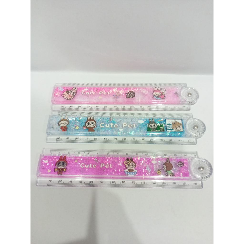 

Penggaris Plastik Motif Labubu Mistar Lipat Mainan Air 30 cm Labubu 9530 Cute Pet Desain Lucu dan Menarik
