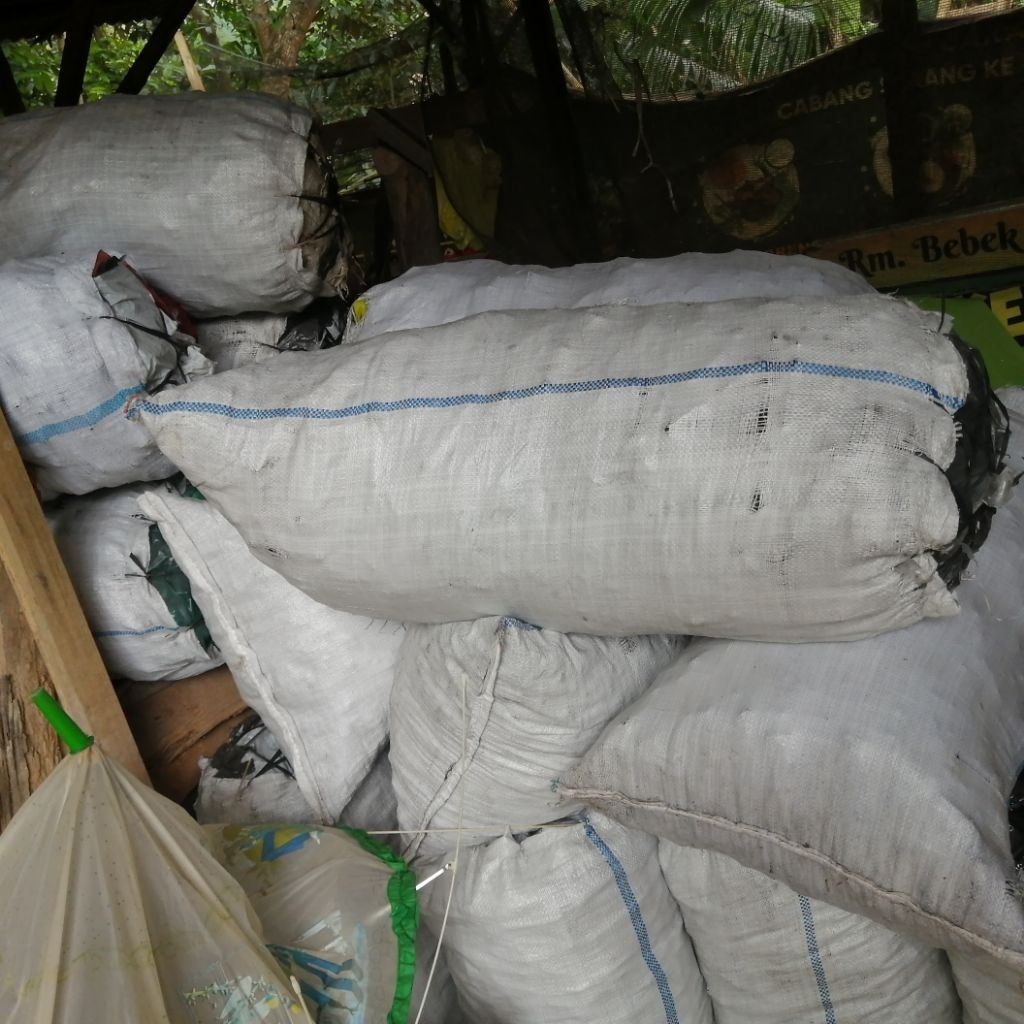 Areng, Arang kayu bakar perkarung berat sekitar 11 kg. arang kayu bakar karungan, grosir arang kayu,