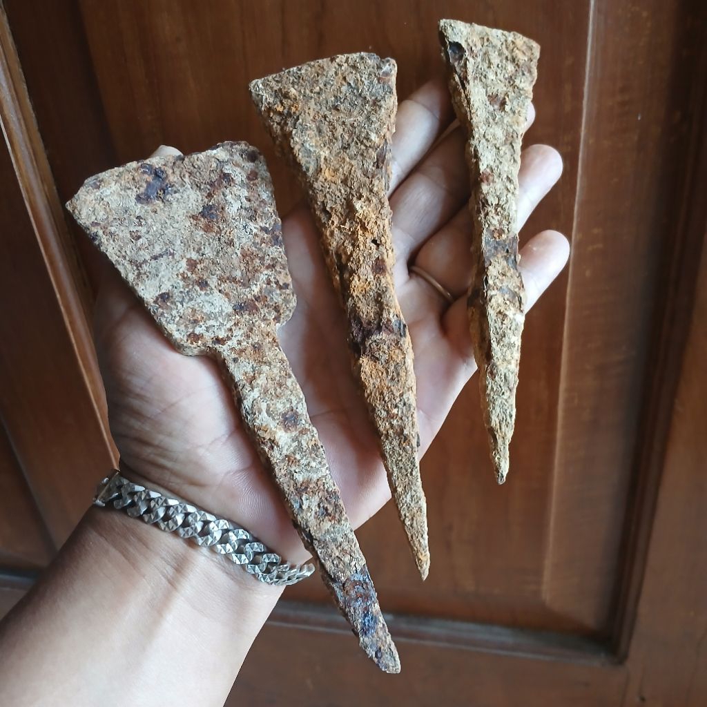 Koleksi Temuan Galian Tanah Borongan 3 Macam Kapak Besi KUNO era KaBudhan