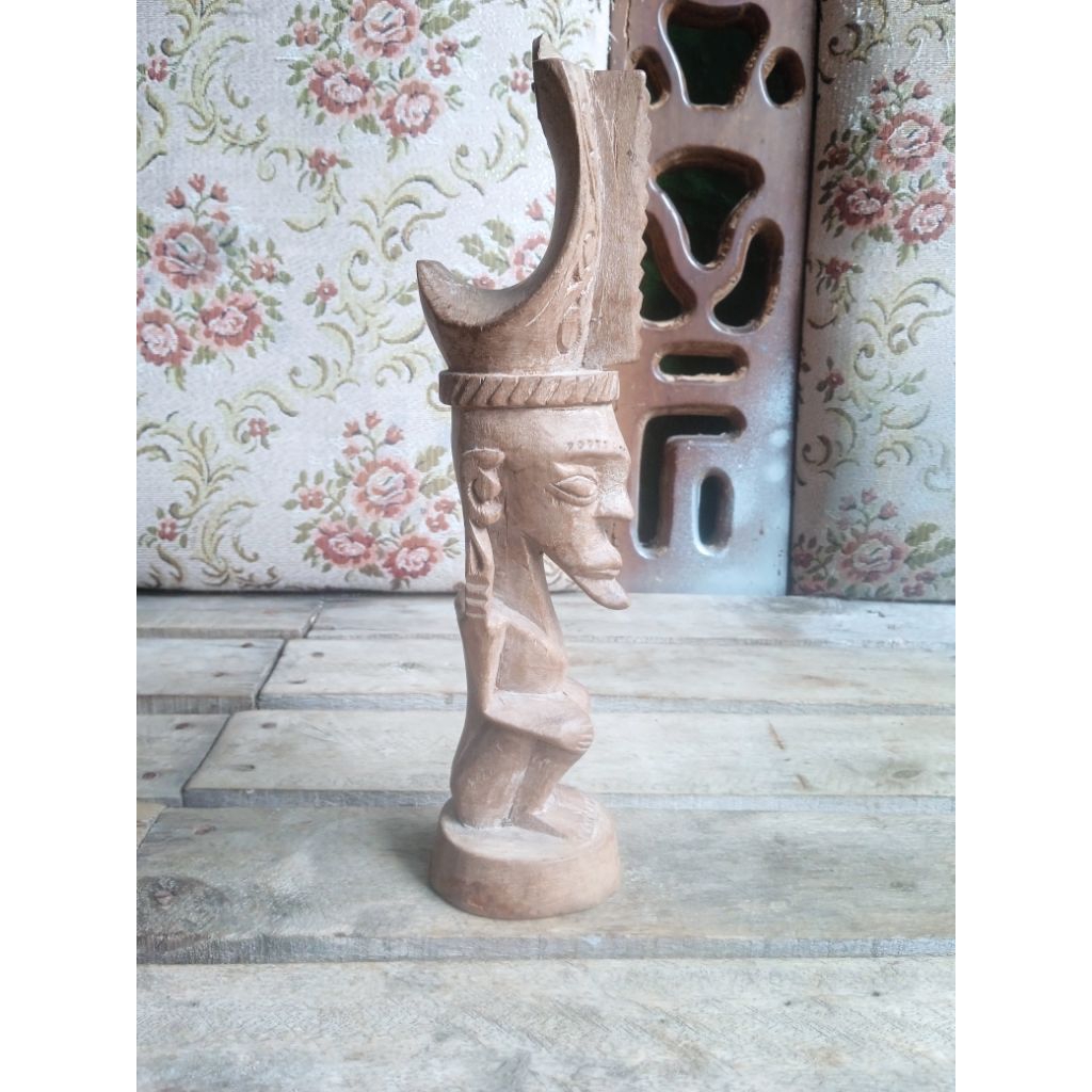 Ukiran patung kayu antik